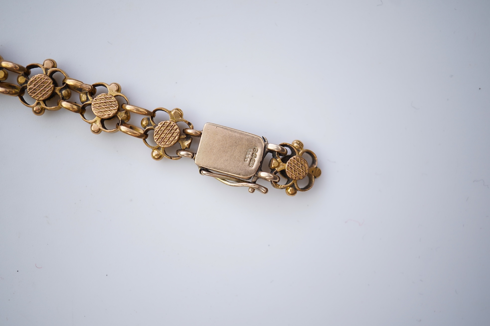 A gold necklace